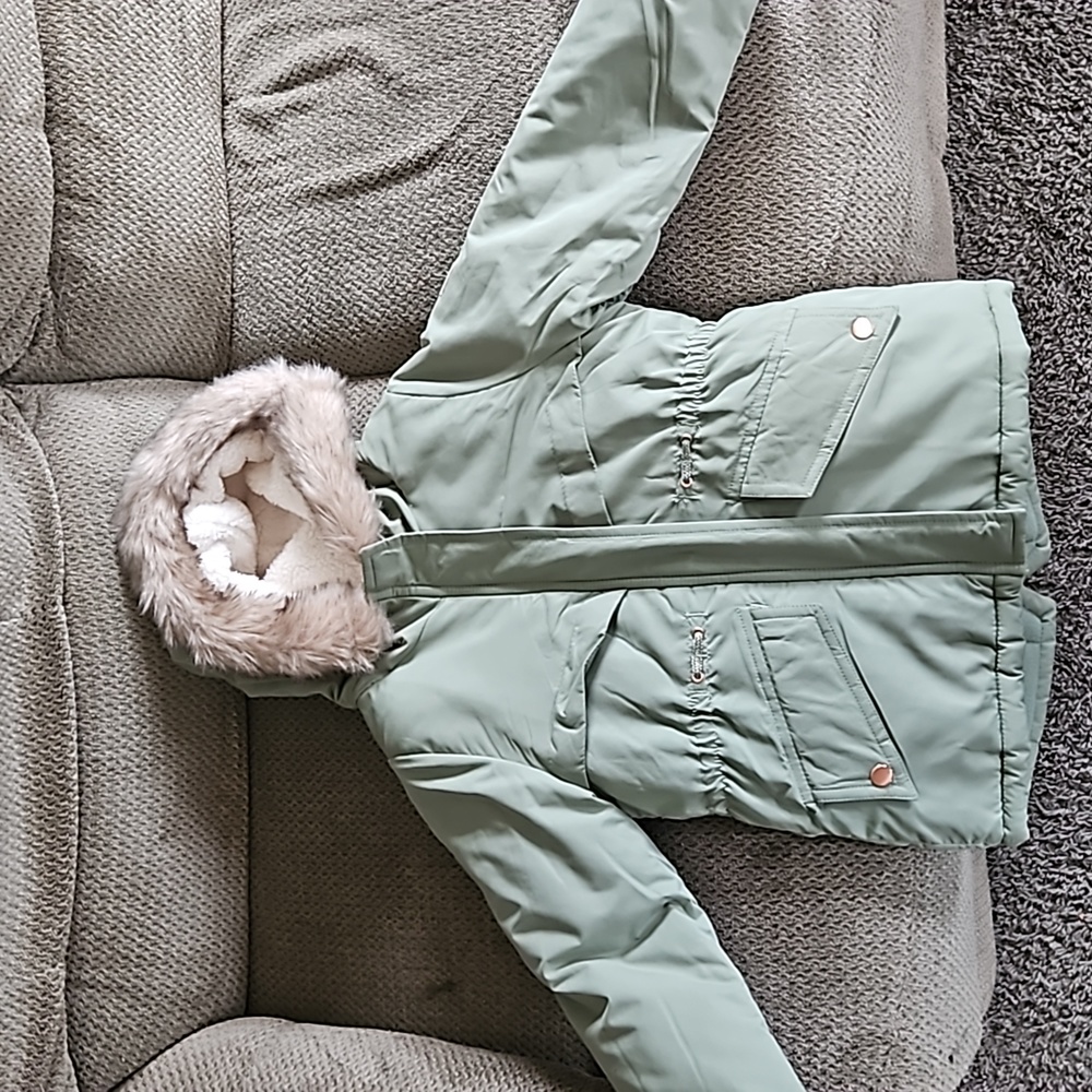 Girls Osh Kosh B'Gosh size Medium 5/6 pale green winter coat